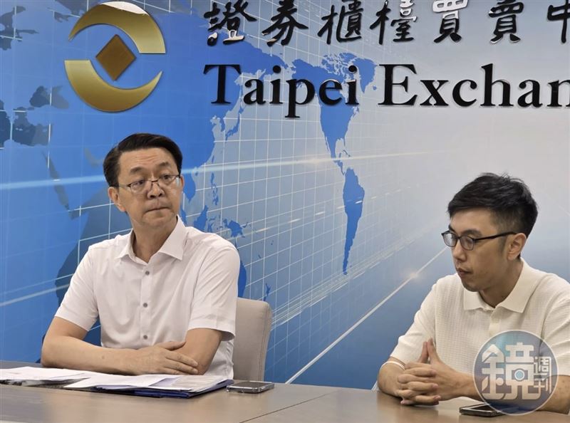 長亨副總經理劉世德(左)代表說明今日長亨董事會決議,並於重訊後接任總座一職
