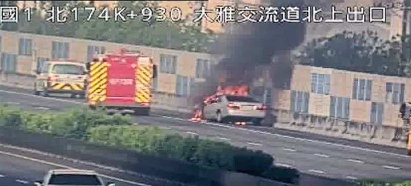 國道1號,南向175.5公里處,台中市大雅路段今天(19日)清晨發生火燒車事故。(圖/翻攝自高公局官網)