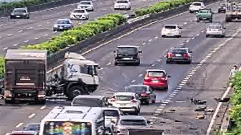 新／國道嚴重事故…聯結車呈「V字」反折