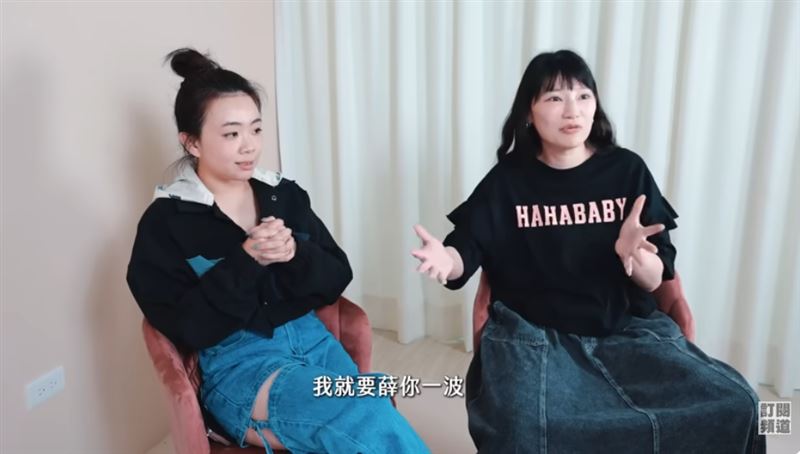 總監強調「我們不是因為是網紅,我就要薛你一波」。(圖/翻攝自嘎嫂二伯&蔡波能's Daily YT)