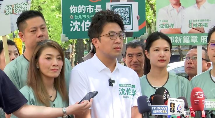 民進黨台北市長參選人沈伯洋今(19)日上午赴謙和市場拜票、文昌宮參拜前受訪。(圖/翻攝畫面)