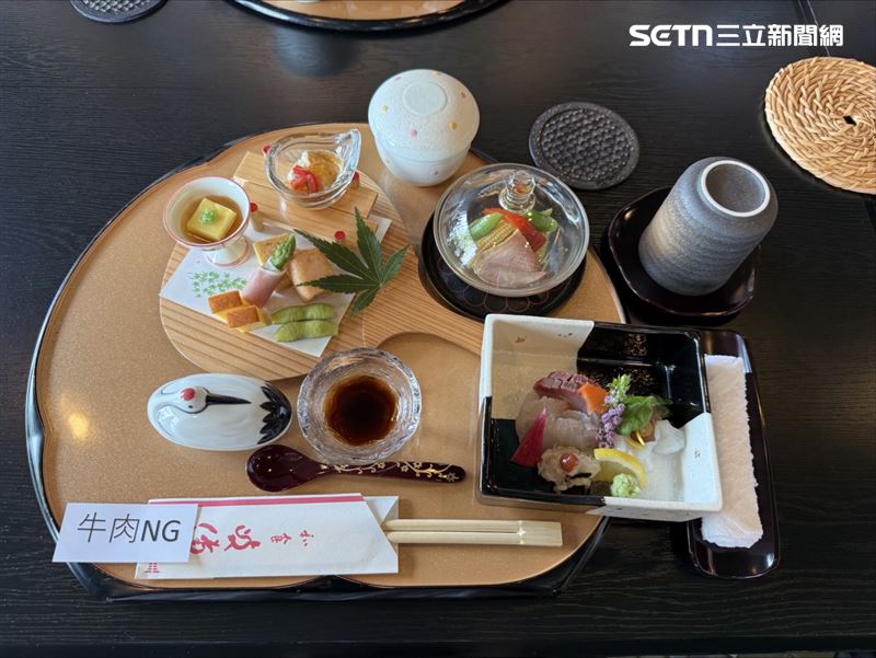 午餐時段一份日式套餐不到4000日圓,圖中並非全部餐點。(圖/記者李育道攝影)