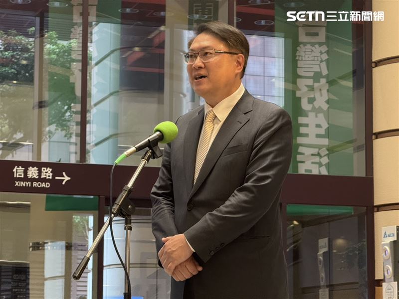 民進黨前秘書長林右昌全代會前受訪(圖/記者劉秀敏攝影)