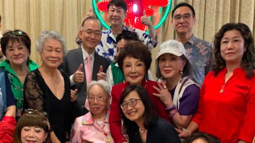 楊燕歡慶媽媽106歲辦壽宴 演藝圈大咖全到