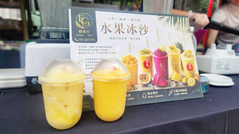 台南「頑皮世界動物園」今年暑假推出「頑皮一夏冰品節」，美味冰沙也品嘗得到。(業者提供)