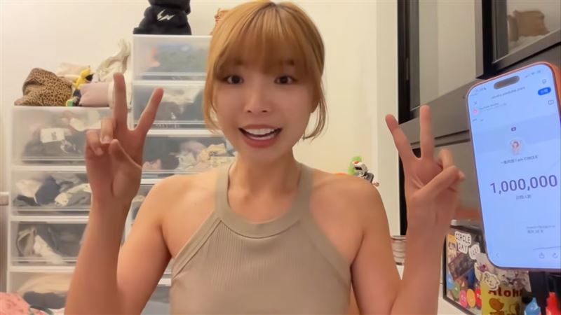 一隻阿圓開心迎接百萬訂閱時刻。(圖/翻攝自一隻阿圓YouTube)