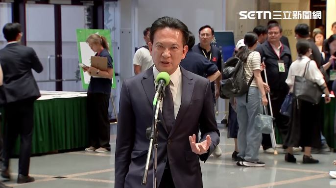 民進黨立委林俊憲出席全代會,並回應記者提問。(圖/翻攝畫面)