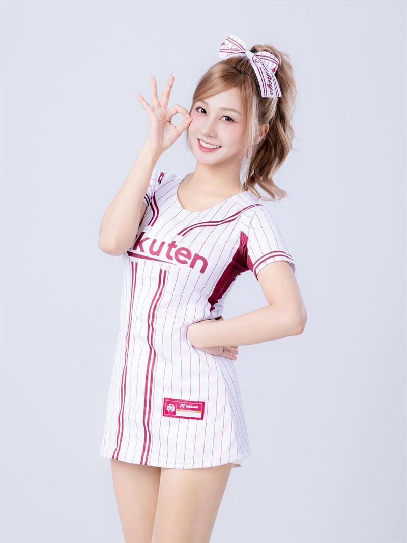 樂天女孩穆又甯向來以陽光、活潑的形象陪伴球迷。(圖/翻攝自IG @chloe_320)