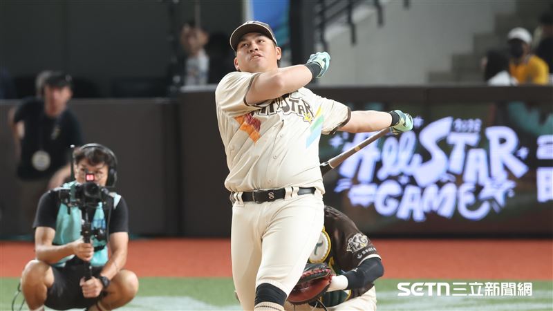中信兄弟外野手曾頌恩參加「全壘打大賽」決賽。(圖/記者劉彥池攝影)