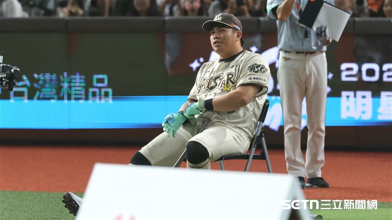 中職37年明星對抗賽,中信兄弟外野手曾頌恩參加「全壘打大賽」決賽。(圖/記者劉彥池攝影)