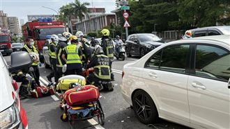 豐原6車碰撞！2轎車夾死騎士　驚悚畫面曝