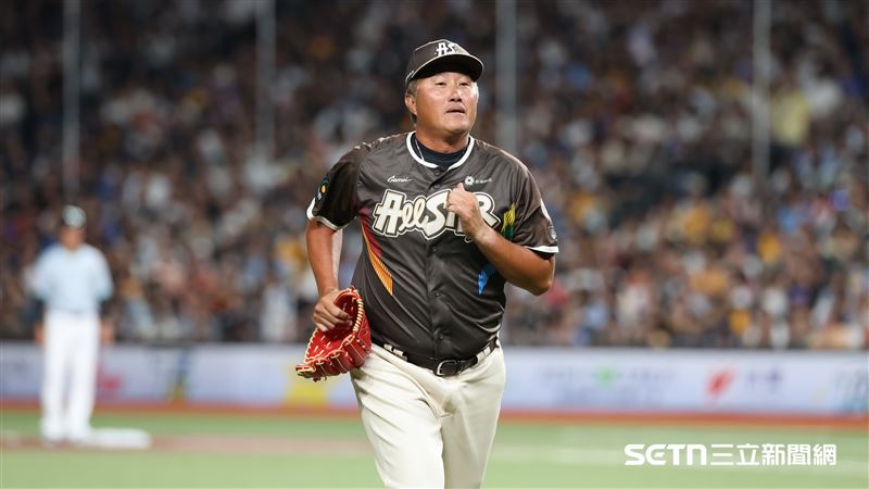 Team Star傳奇球星許銘傑被換下場。(圖/記者劉彥池攝影)