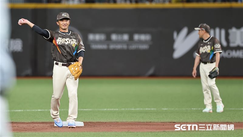 中職37年明星對抗賽,Team Star換上後藤光尊、平野惠一守二游。(圖/記者劉彥池攝影)