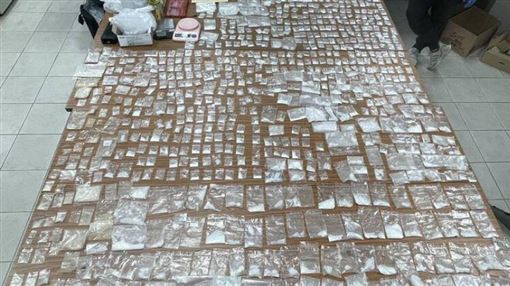 高雄民宅毒品分裝廠　安毒多到擺滿5張桌
