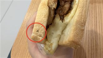 台中名店「肉蛋吐司」爆食安！吐司長霉點