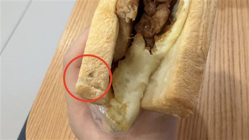 台中名店「肉蛋吐司」爆食安！吐司長霉點
