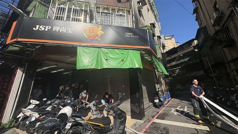 新／板橋公寓竄火　救出1男命危送醫