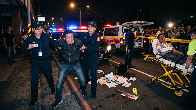 喬債爆衝突！他抓狂持刀瘋砍債主手骨