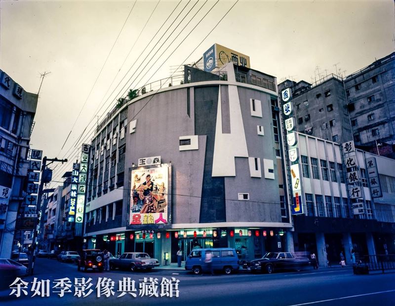西北大飯店內由謝碧榮建築師、藝術家王水河聯手打造,前衛的建築風格在當年蔚為風潮。(圖/余如季影像典藏館提供)