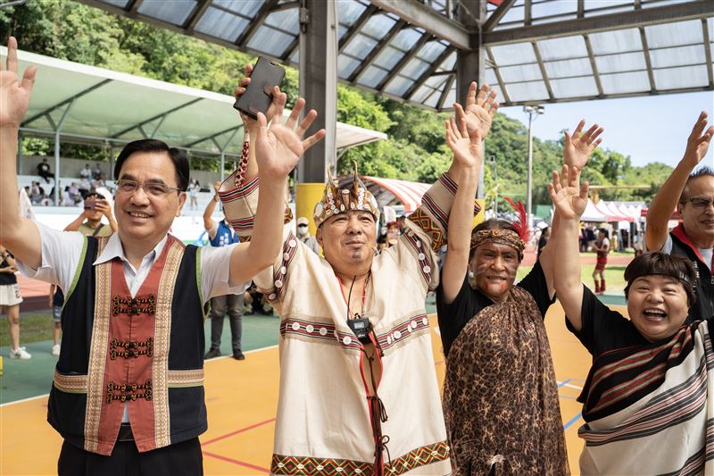 今年主題用「IN泰雅」就是希望族人一起ENJOY Atayal,身在泰雅,感受泰雅的榮耀,同時誠摯歡迎各界體驗原鄉的溫度與魅力,緊接著由頭目進行祈福儀式,祝福活動順利圓滿成功。(圖/主辦單位提供)
