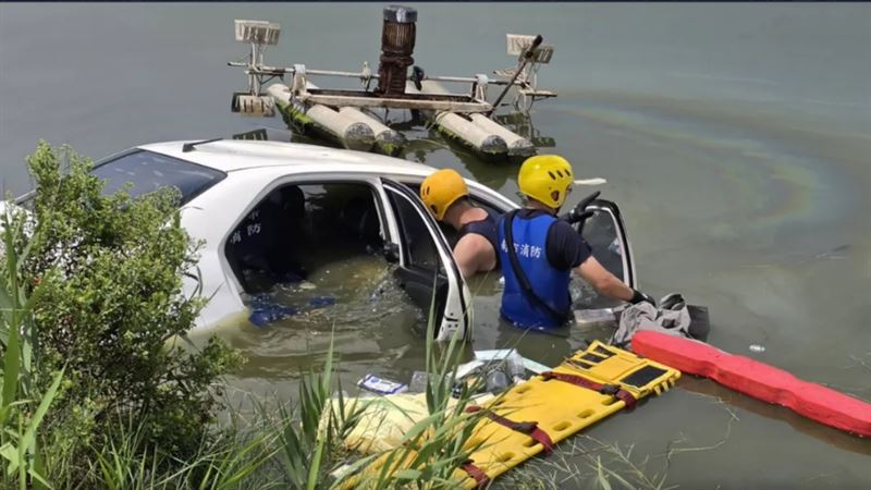 新／台南自小客墜魚塭！1男溺斃亡