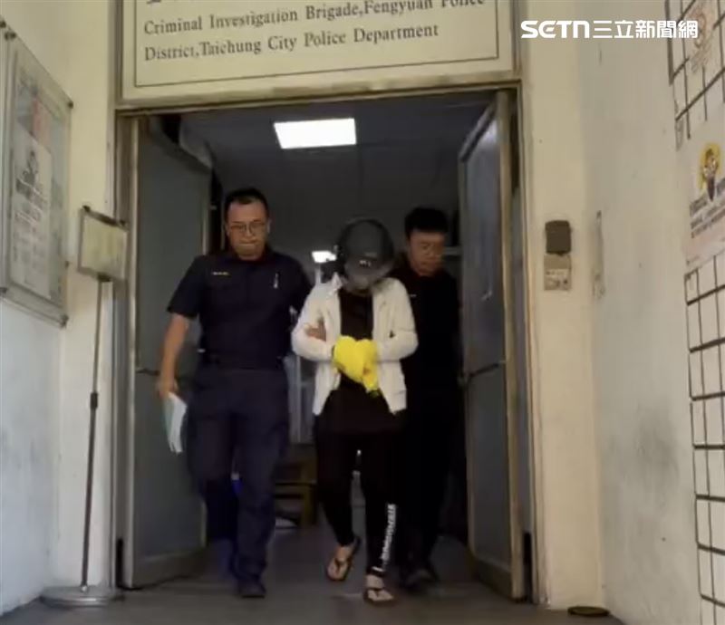婦人目睹車禍現場加上左男全程急救過程,她向警方表示感到相當害怕,對於自己的行為相當懊悔。(圖/翻攝畫面)