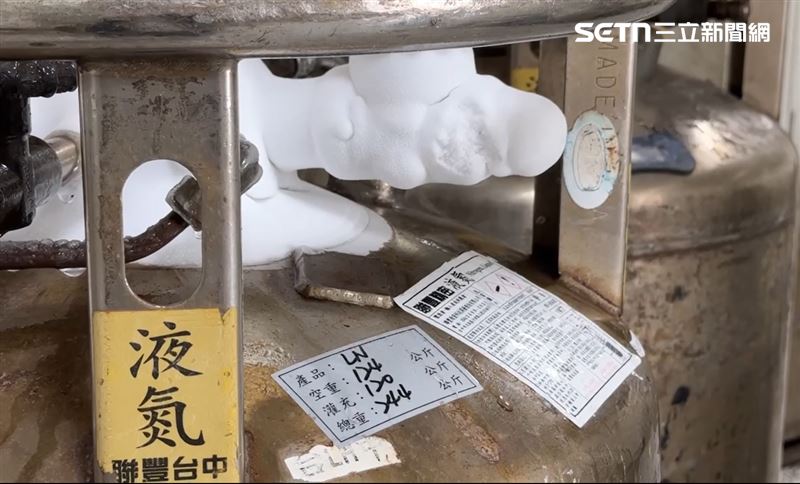 校方表示,該系對於分裝液態氮都有做教育訓練,往後會加強安全防護。(圖/翻攝畫面)
