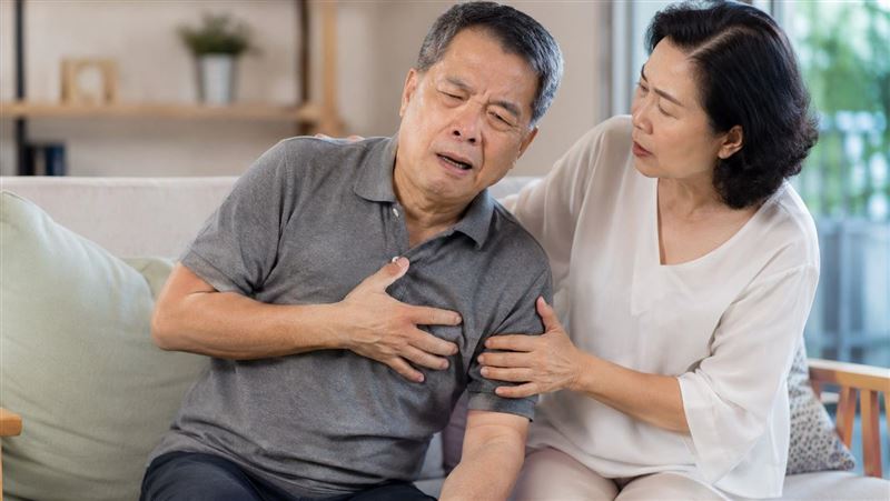 不只臉歪！腦出血7症狀 雷擊般頭痛是警訊