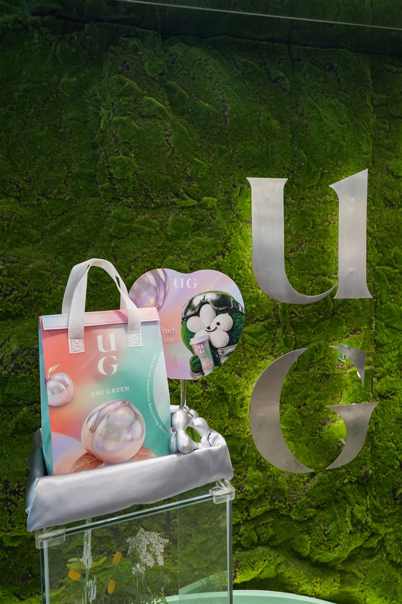 UG白桃系列3款新品登場!Y3K極光「撕撕杯」掀話題,免費飲品、買一送一、限量幻銀澎澎鏡吊飾一次抽。(圖/品牌業者提供)