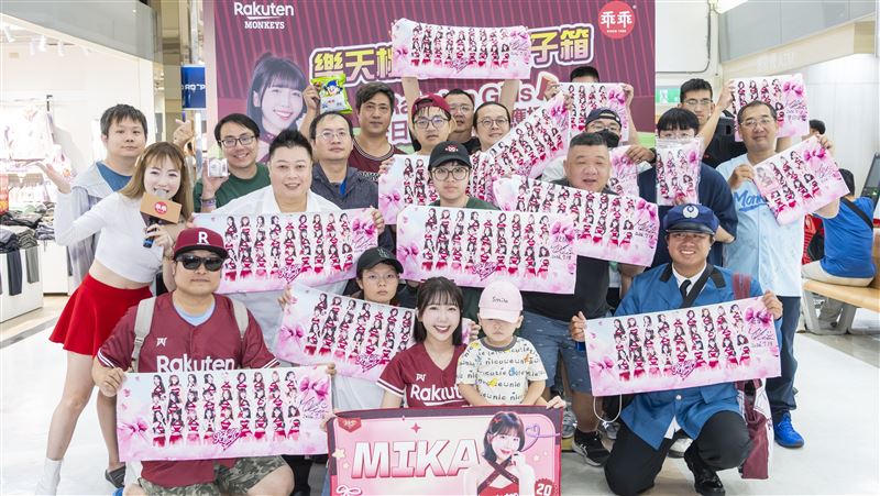 樂天女孩大全聯任「一日店長」!粉絲朝聖