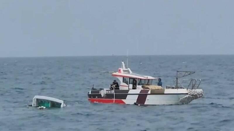 澎湖2漁船擦撞1人落海獲救　沉船拖返馬公