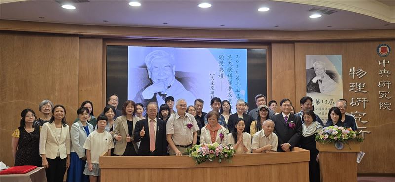 好消息!《臺灣濕地誌》獲華人奧斯卡科普界《吳大猷科學普及著作獎》大獎。作者方偉達教授:保住臺灣濕地界就是保住(圖/方偉達教授提供)