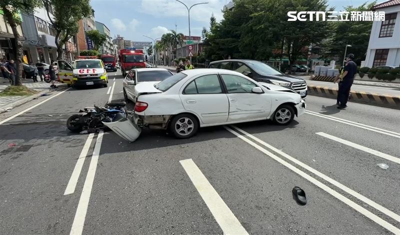 劉女開賓士毒駕,一路沒踩剎車,猛力追撞7車,造成左姓機車騎士遭夾擊慘死。(圖/翻攝畫面)