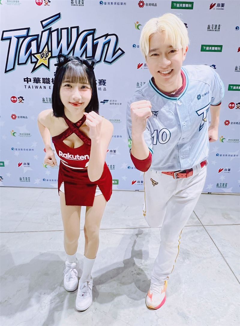 樂天女孩彭彭（左）與應援團長Aby（圖／樂天桃猿提供）