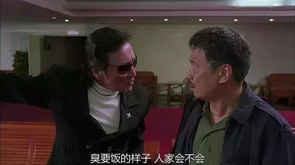 謝賢最終願意力挺周星馳,還傳出零片酬演出,右為吳孟達。(圖/翻攝自《少林足球》劇照)