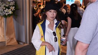 曹雨婷關懷資深藝人。（圖／記者鄭孟晃攝影）