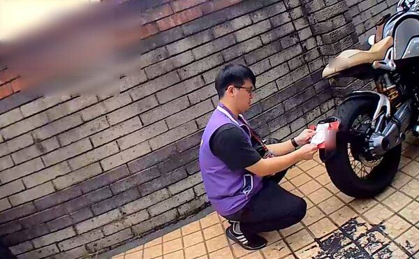 彰化分署將張男名下的紅牌重機查封。(圖/翻攝畫面)