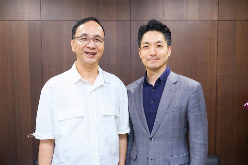 台北市長蔣萬安17日喊話「725上凱道反毒油」,並在今(20)日下午拜會國民黨前主席朱立倫並獲得呼應。(圖/翻攝朱立倫臉書)