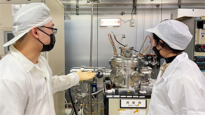 長庚大學與合作企業祭出了獨創的「類公費生」制度。(圖/長庚大學提供)