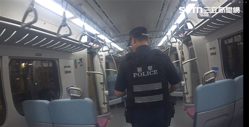七堵站鐵警登上1274次區間車協尋失蹤人口,最後在松山車站尋獲27歲林姓女子。(圖/翻攝畫面)