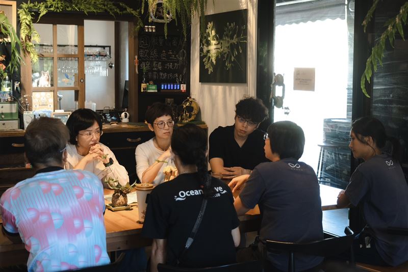 蘇巧慧承諾,未來若擔任市長,不但會積極協助漁村解決交通接駁、環境汙染與公共設施不足等問題,也會持續推動漁村體驗觀光和海洋保育(圖/蘇巧慧競辦提供)