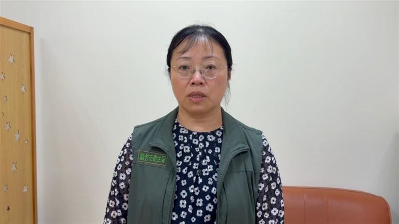 新竹知名伴手禮「農耕牌」炊粉,遭爆出抽驗含有致癌物「甲醛」,竹市衛生局表示,已立即派員前往稽查,要求業者下架產品。(圖/翻攝畫面)