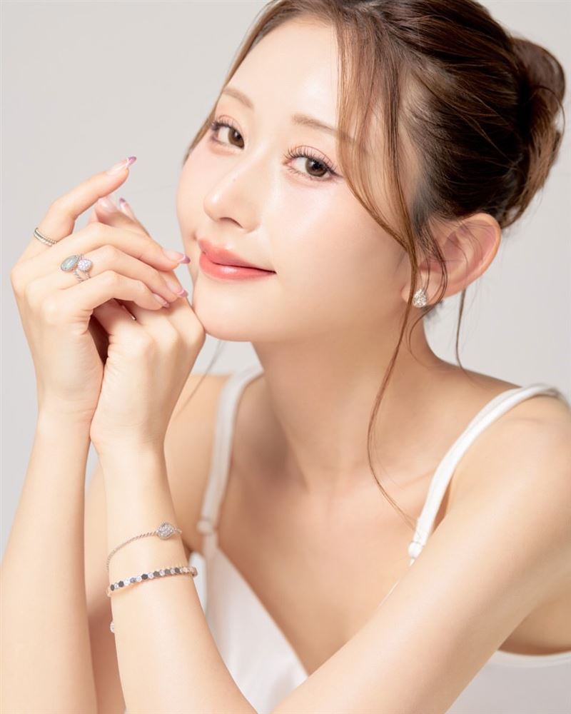 銀座知名酒店人氣女公關KIKO,近日分享她靠投資累積1.2億資產。(圖/翻攝自IG @kiko_11o6)