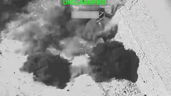 美軍襲擊伊朗軍事指揮中心、海上作戰能力、飛彈與無人機發射陣地及防空系統,目的是要削弱伊朗持續攻擊荷莫茲海峽商船的能力。(圖/翻攝自X平台 @CENTCOM)
