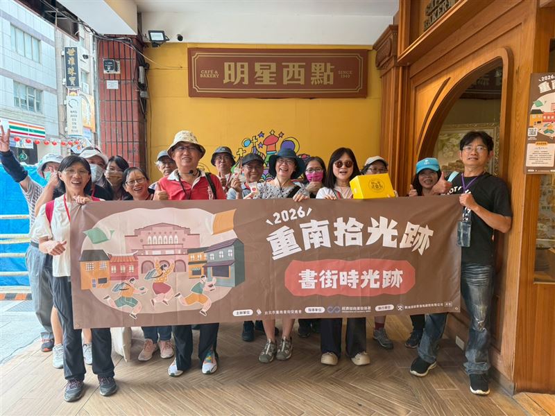 「書街時光跡」帶領民眾沿著重南商圈路線漫步。(圖/主辦單位提供)
