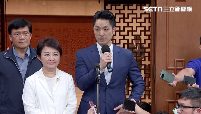 行政院今(21)日邀集六都首長會商《食安法》修法,蔣萬安與盧秀燕出席並受訪。(圖/翻攝畫面)