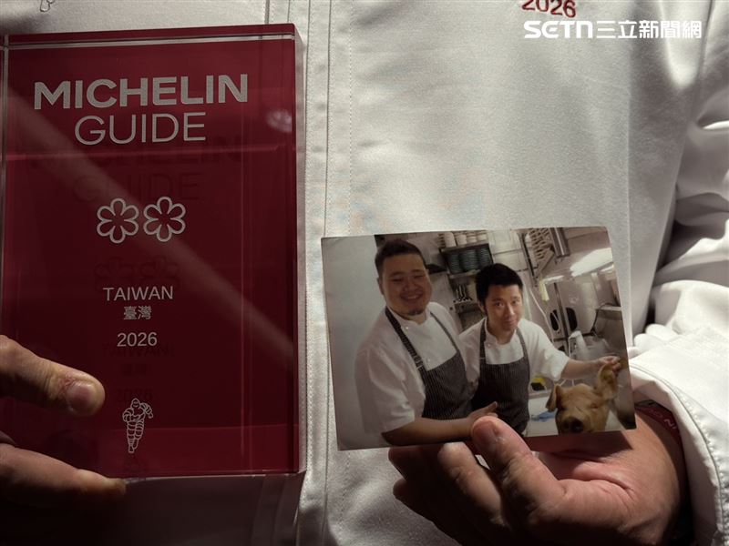 照片中左手邊就是李信男口中的李家成,兩人從2009年開始認識一路並肩作戰。(圖/記者李育道攝影)