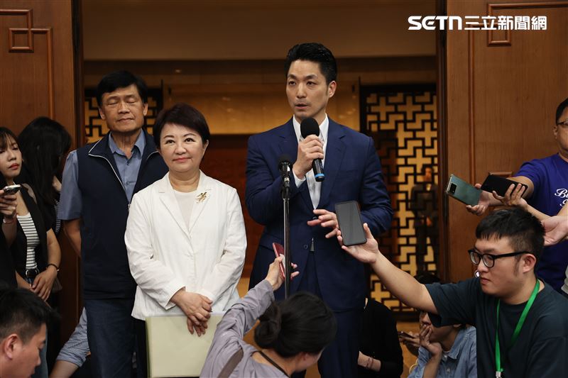 台北市長蔣萬安與台中市長盧秀燕今(21)日出席行政院召開的食安法討論會議。(圖/記者盧素梅攝影)