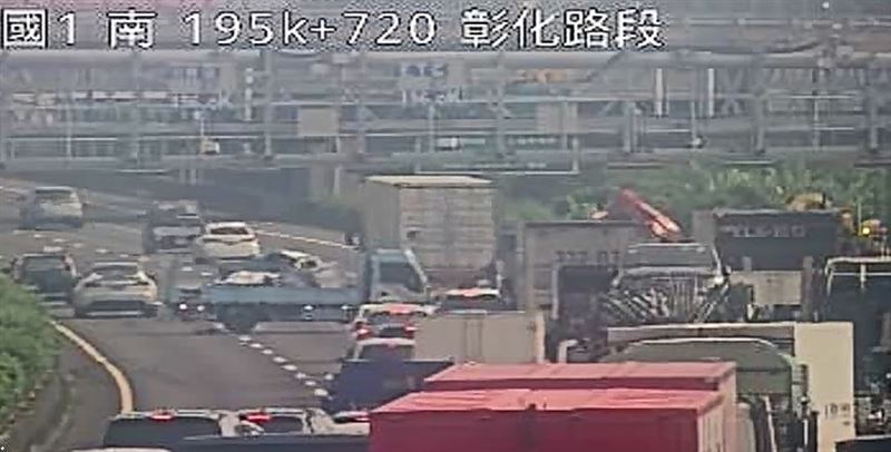 國道1號彰化路段5車連環撞,現場車流回堵約6公里。(圖/翻攝高速公路資訊網)