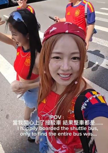 世足熱潮席捲全球,台灣藝人丫頭(詹子晴)近日也飛往現場朝聖,與好友郭書瑤(瑤瑤)一起感受決賽氣氛。(圖/翻攝自丫頭IG)